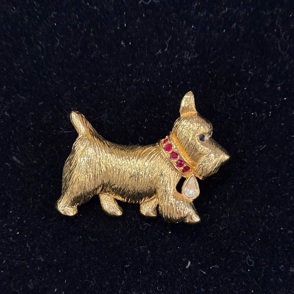 VTG Napier Gold Tone Scottish Terrier Dog Brooch with Red Crystals on Collar